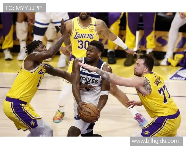 湖人赛后采访爆金句，引全场大笑